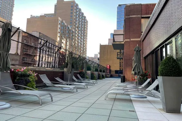 $40,000 | 422 East 72nd Street, Unit 32DE | Lenox Hill