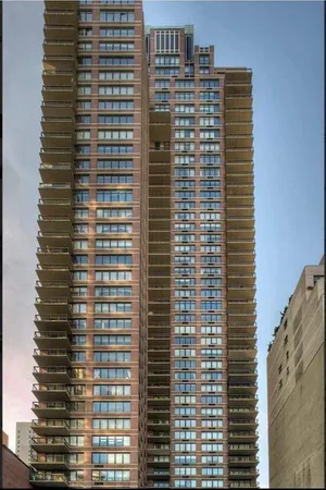 $40,000 | 422 East 72nd Street, Unit 32DE | Lenox Hill