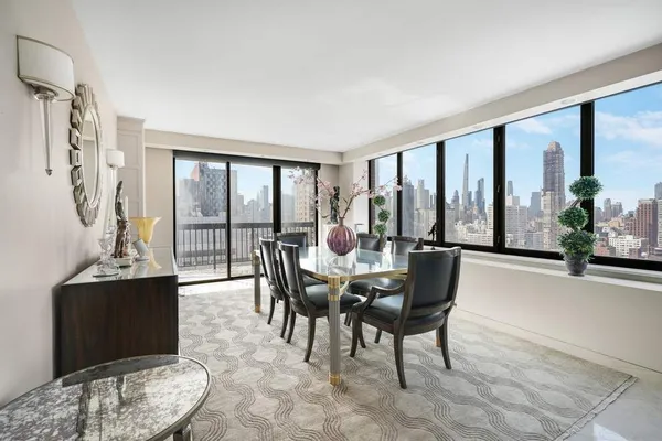 $40,000 | 422 East 72nd Street, Unit 32DE | Lenox Hill