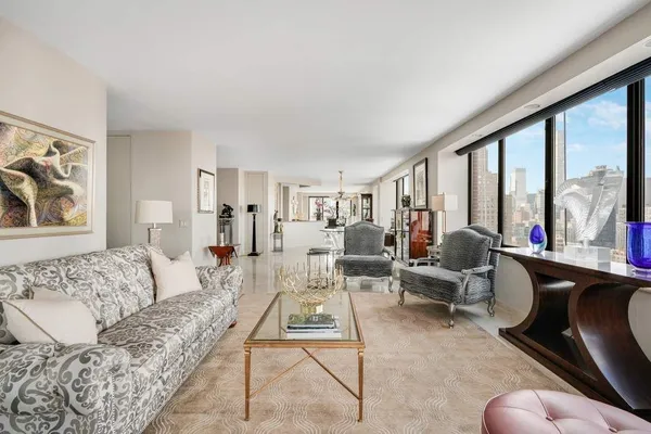 $40,000 | 422 East 72nd Street, Unit 32DE | Lenox Hill