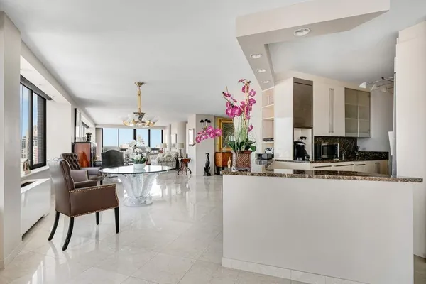 $40,000 | 422 East 72nd Street, Unit 32DE | Lenox Hill