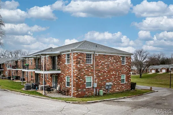 $104,900 | 3126 Carnaby Lane, Unit C, Bridgeton, MO 63044