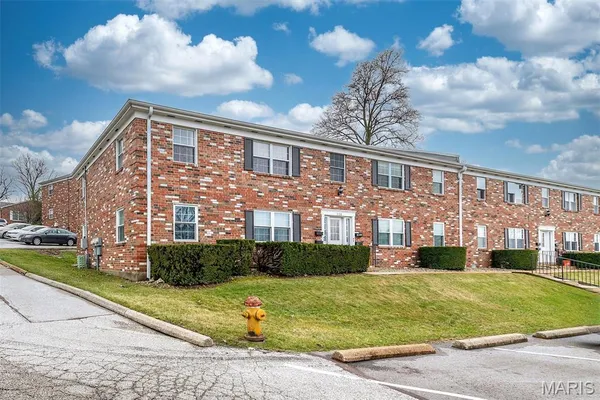 $104,900 | 3126 Carnaby Lane, Unit C, Bridgeton, MO 63044