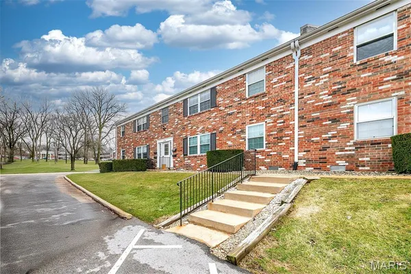 $104,900 | 3126 Carnaby Lane, Unit C, Bridgeton, MO 63044