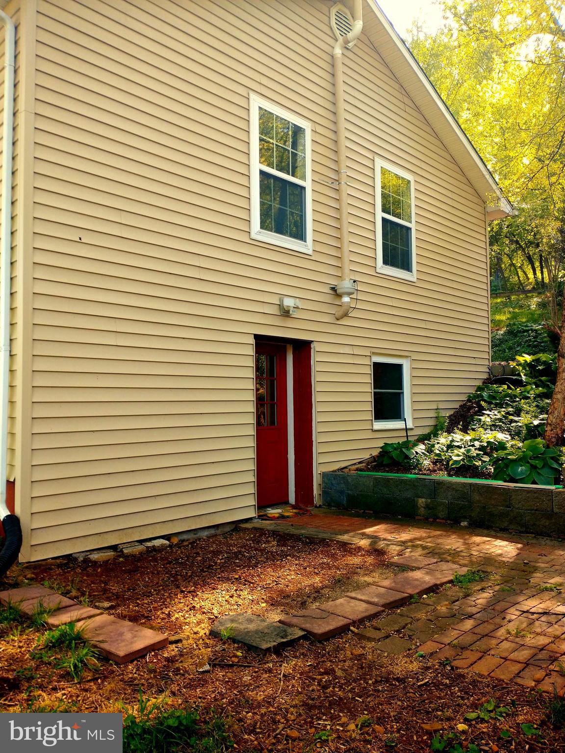 147 Blue Ridge Avenue Chester Gap, VA 22623 - Photo 5 of 46