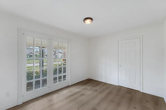 a view of livingroom with furniture and windows