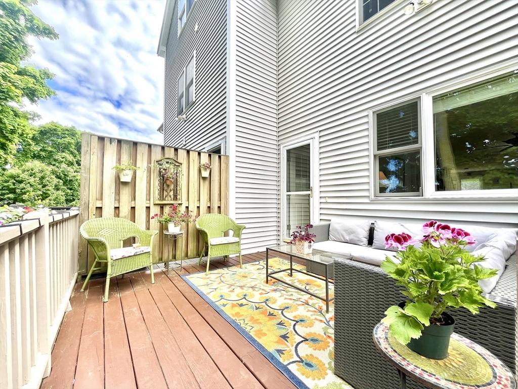 19 Lafayette Road, Unit 3 Ipswich, MA 01938 - Photo 14 of 41 a house view with a seating space