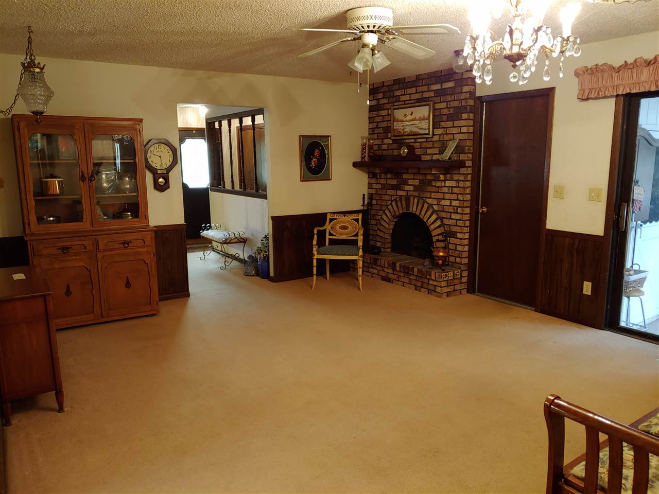 2874 Karr Road Belvidere, IL 61008 - Photo 10 of 20 a view of a livingroom with furniture and chandelier