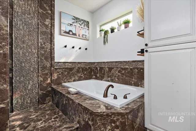 $670,000 | 565 Clearwater Way, Heyburn, ID 83336