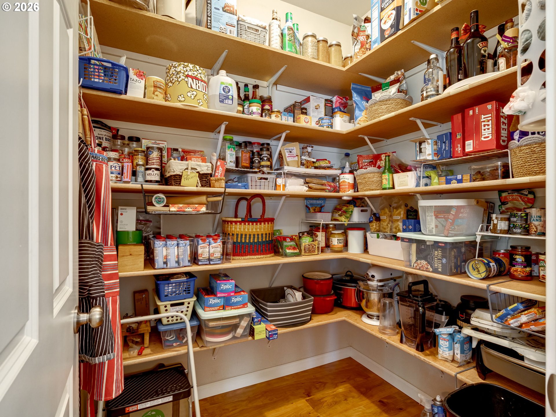 14200 South Union Mills Road Mulino, OR 97042 - Photo 14 of 46 a room with lots of books and a refrigerator