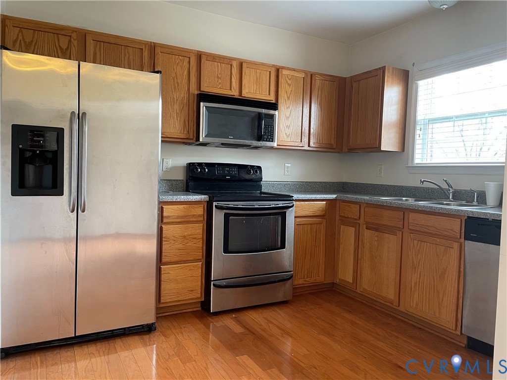 4073 Trisha Trail Midlothian, VA 23112 - Photo 3 of 22 a kitchen with a refrigerator stove and microwave