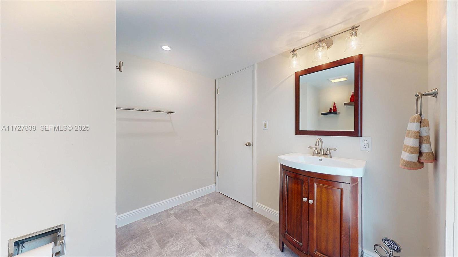 28 Center Lane Key Largo, FL 33037 - Photo 8 of 93 a view of a bathroom from the hallway