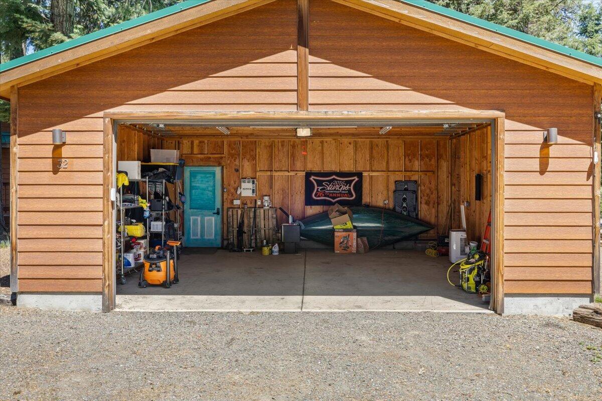 7979 Hyatt Prairie Road, Unit 32 Ashland, OR 97520 - Photo 29 of 38 Garage 1