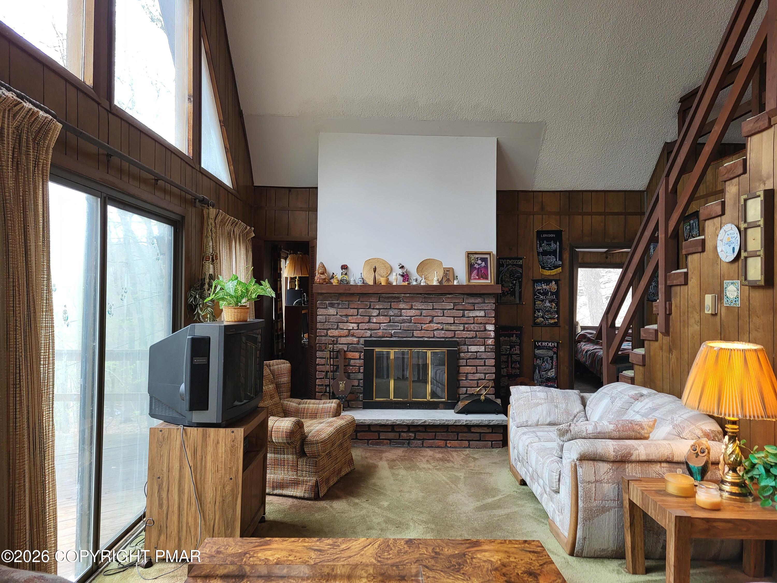 1006 Hampstead Road Bushkill, PA 18324 - Photo 5 of 70 20260430_162201