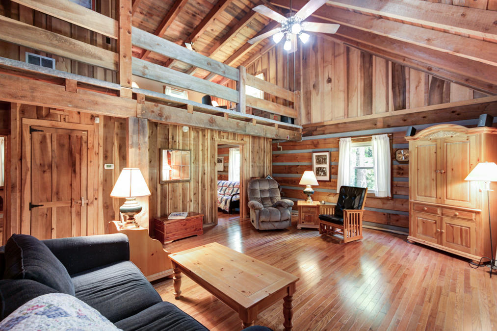471 Love Road Friendsville, TN 37737 - Photo 14 of 31 Gorgeous vaulted Family Room