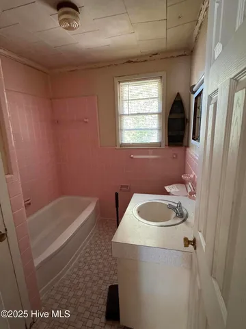 $65,000 | 102 East Main Street, Hamilton, NC 27840