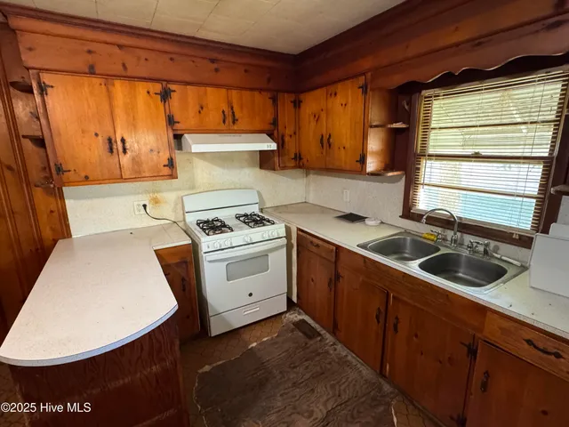 $65,000 | 102 East Main Street, Hamilton, NC 27840