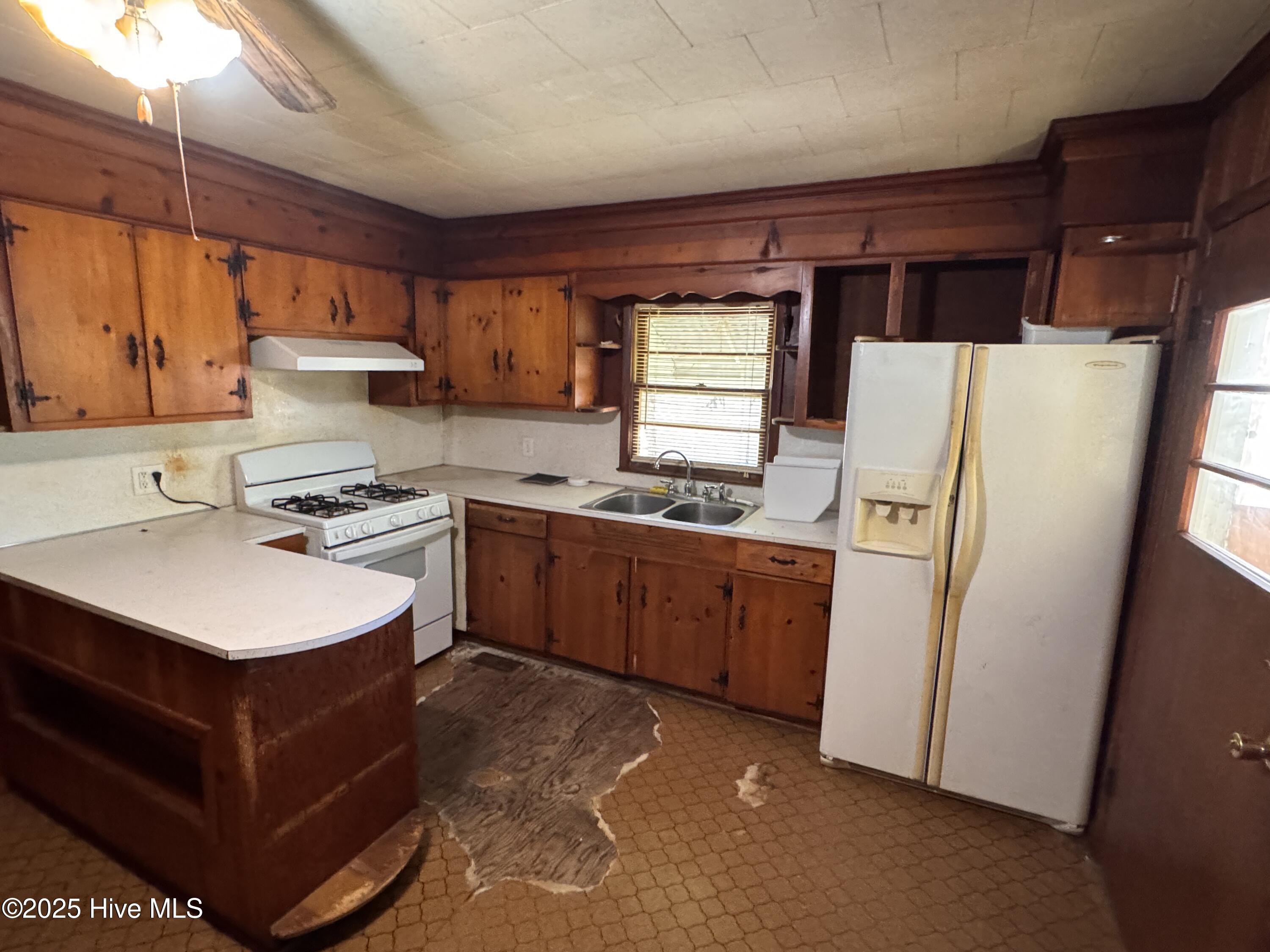 102 East Main Street Hamilton, NC 27840 - Photo 8 of 14 IMG_2132