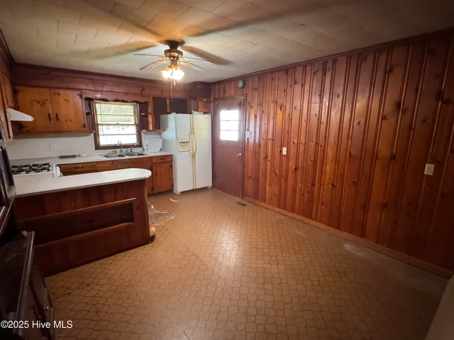 $65,000 | 102 East Main Street, Hamilton, NC 27840