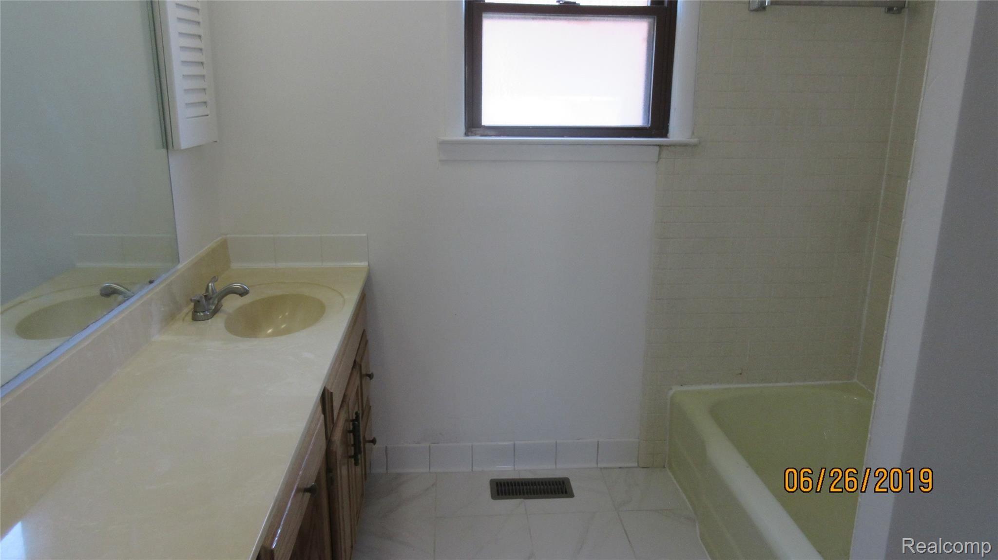 8081 Menge Street Center Line, MI 48015 - Photo 21 of 30 IMG_2758.JPG