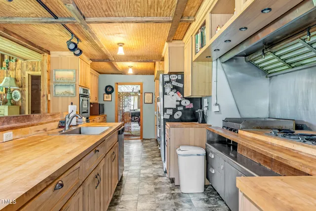 a view of an outdoor space and a yard