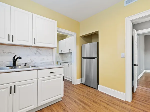 $1,800 | 7649 South Yates Boulevard, Unit 3, Chicago, IL 60649