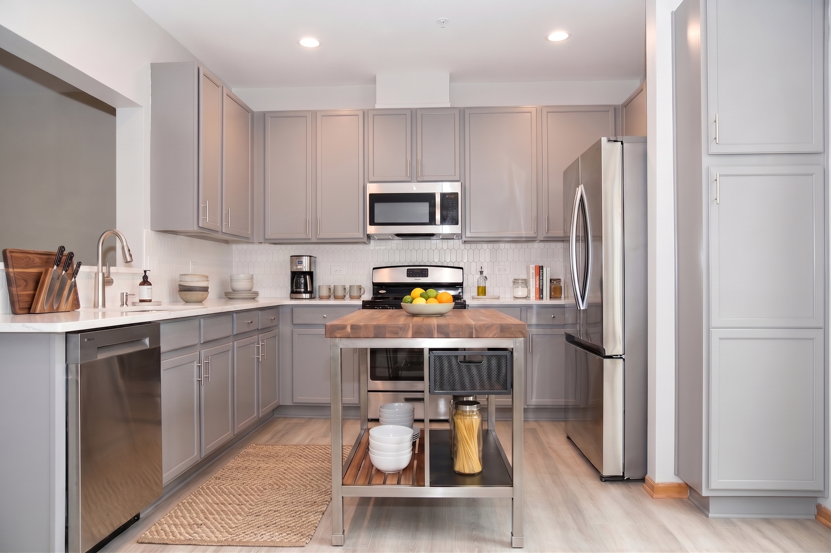3467 Ravinia Circle Aurora, IL 60504 - Photo 3 of 24 Gallery Image 3