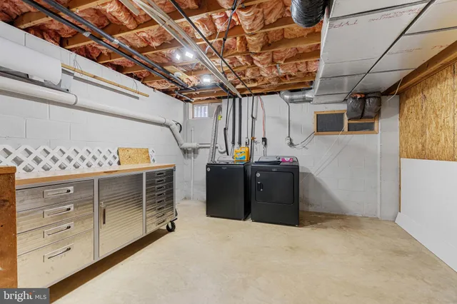 a view of a storage & utility room