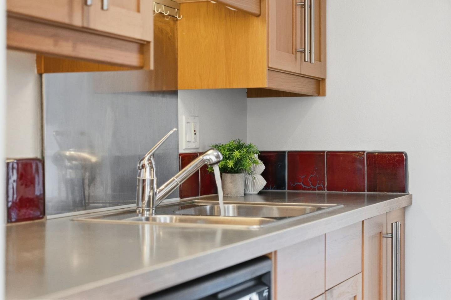 765 San Antonio Road, Unit 88 Palo Alto, CA 94303 - Photo 18 of 41 a kitchen with a sink and a potted plant