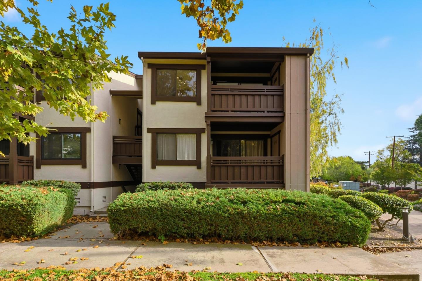 765 San Antonio Road, Unit 88 Palo Alto, CA 94303 - Photo 2 of 41 a front view of a house with a garden