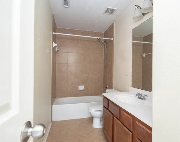 $249,900 | 410 Crosby Village Drive, Crosby, TX 77532