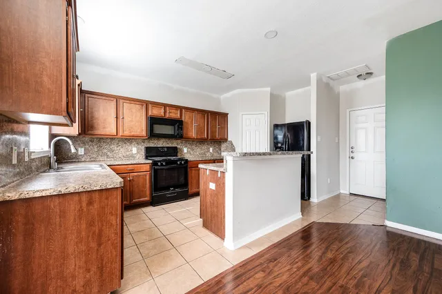 $249,900 | 410 Crosby Village Drive, Crosby, TX 77532