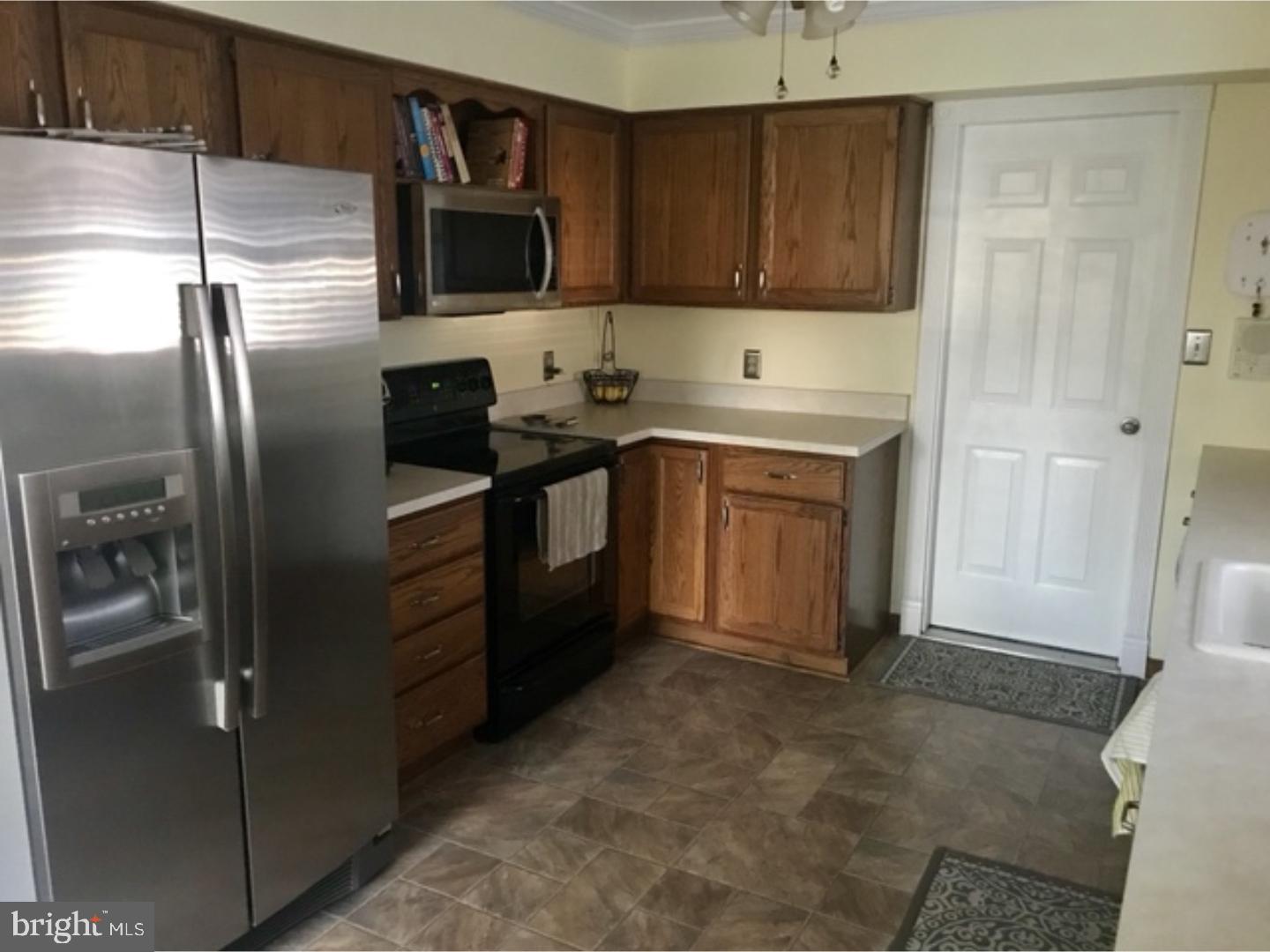 989 Rill Road Reading, PA 19606 - Photo 4 of 19 Kitchen