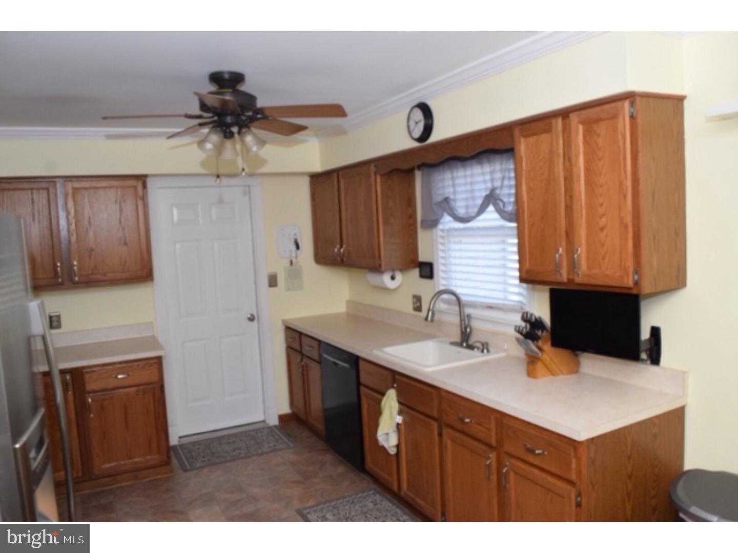 989 Rill Road Reading, PA 19606 - Photo 5 of 19 Kitchen