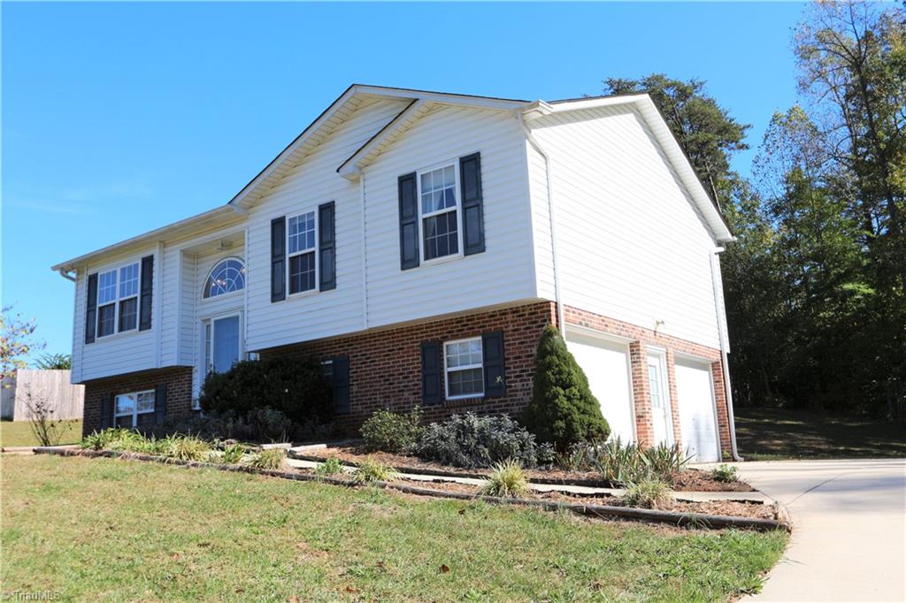 615 Stephany Circle Rural Hall, NC 27045 - Photo 2 of 24 Gallery Image 2