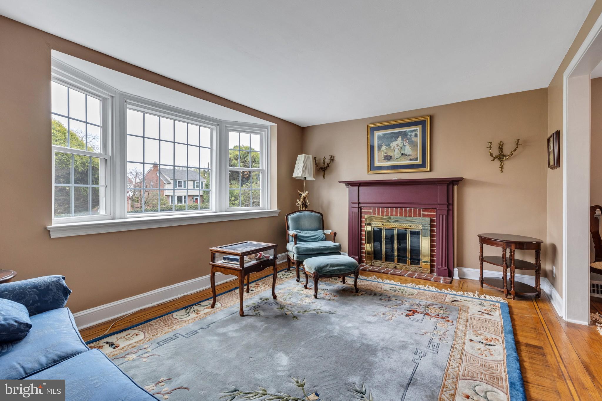 736 Brooke Road Glenside, PA 19038 - Photo 3 of 24 Living Room