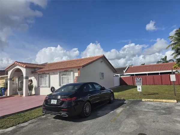$2,500 | 7635 Northwest 181st Street, Hialeah, FL 33015