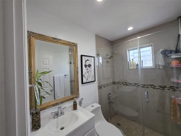 $2,500 | 7635 Northwest 181st Street, Hialeah, FL 33015