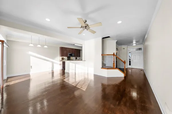 $400,000 | 1265 Tamarack Drive, Bartlett, IL 60103