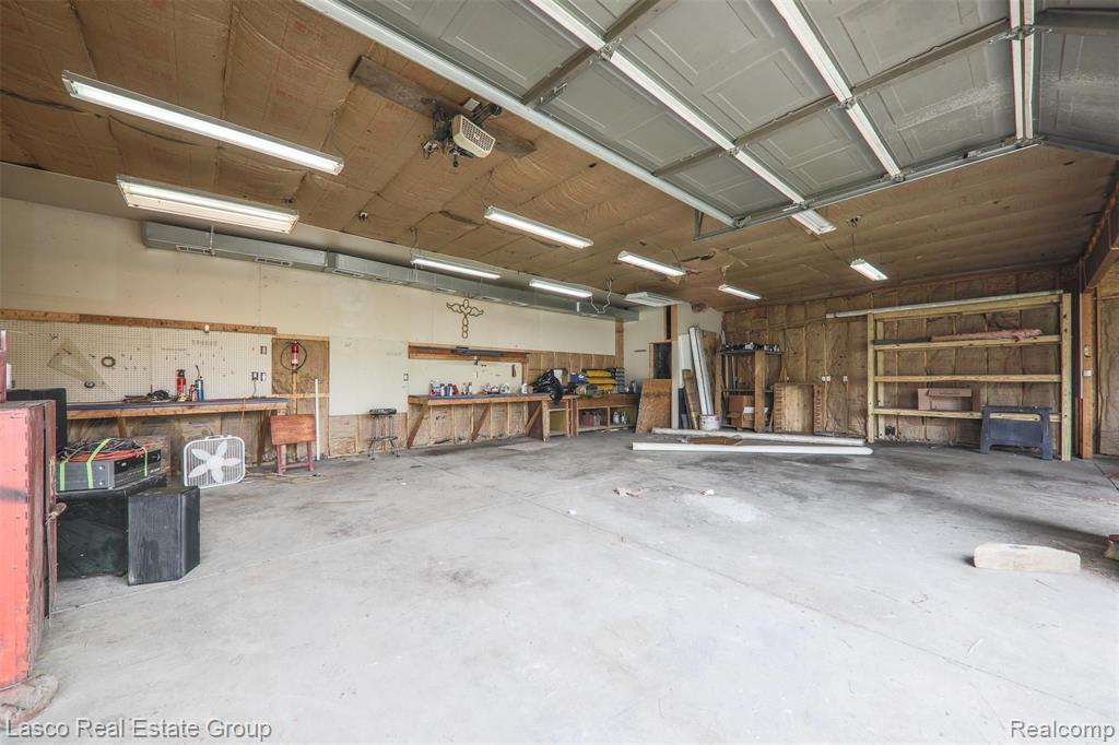 2323 West Ray Road Fenton, MI 48430 - Photo 17 of 18
