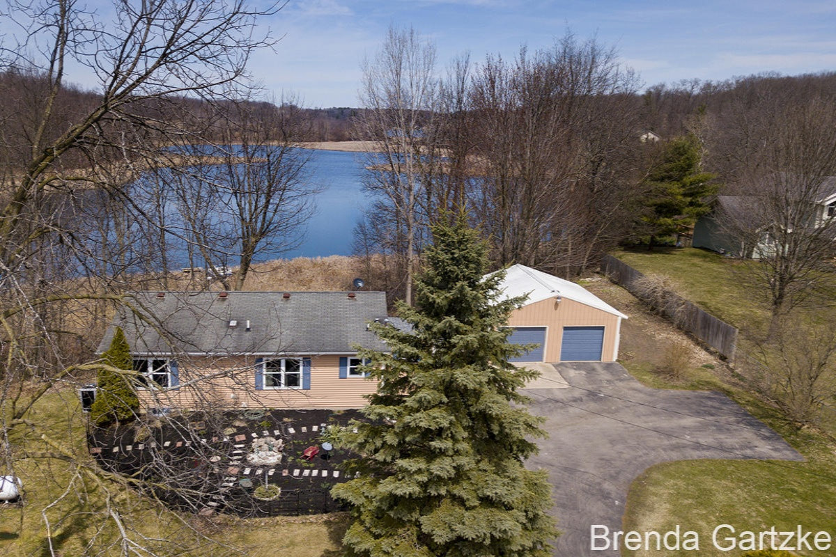 12525 Belding Road Belding, MI 48809 - Photo 2 of 39 IMG_8384