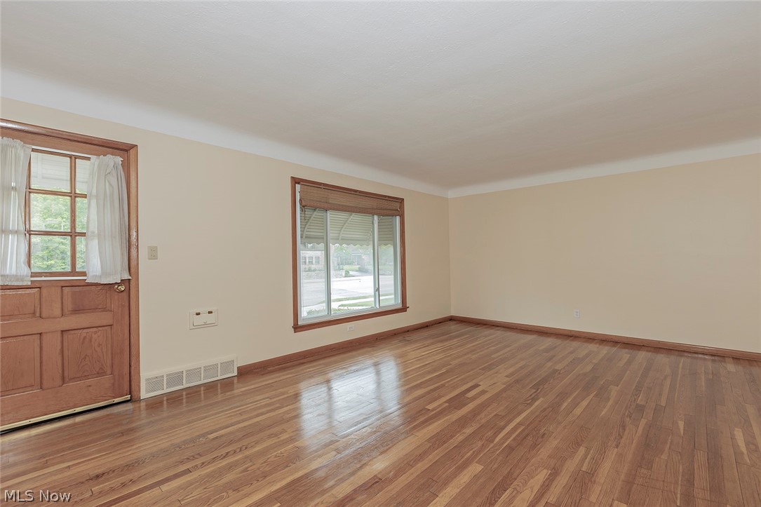 4622 Mayfield Road South Euclid, OH 44121 - Photo 6 of 35