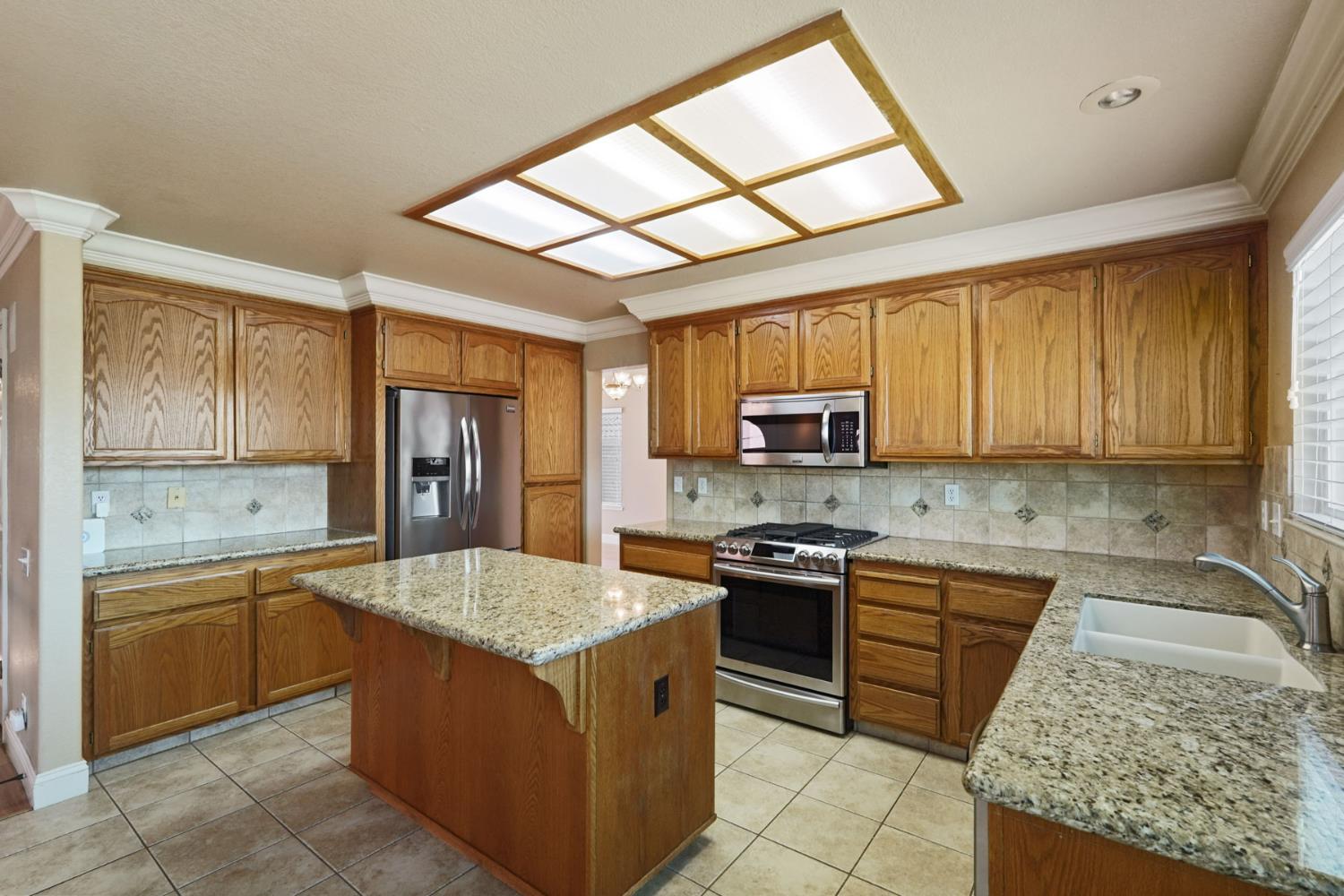 1813 Mark Mead Lane Modesto, CA 95356 - Photo 11 of 36