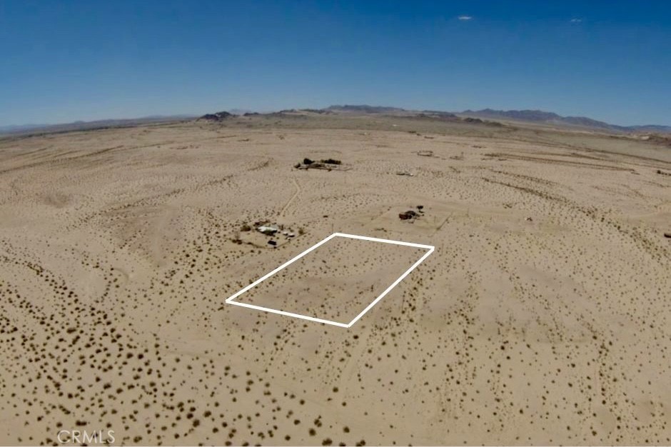 76693 Garden Road Twentynine Palms, CA 92277 - Photo 3 of 6 a view of a dry yard