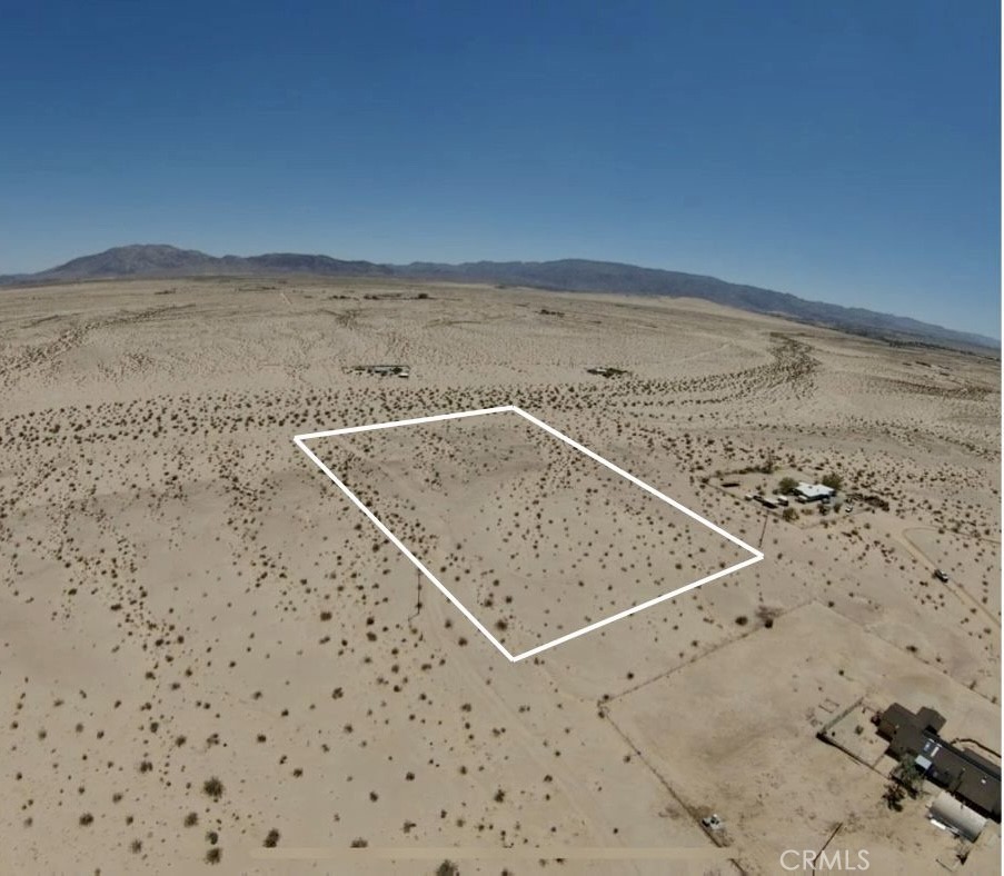 76693 Garden Road Twentynine Palms, CA 92277 - Photo 5 of 6 a view of a dry yard