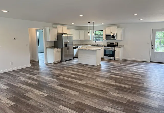 $290,000 | 1405 Rosewood Drive, Washington, IN 47501