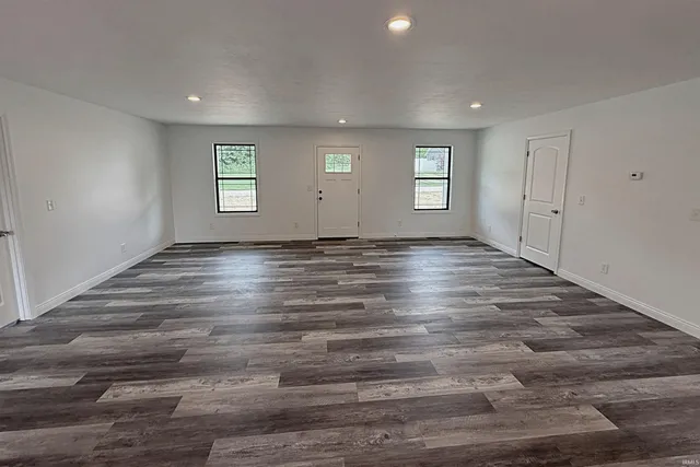 $290,000 | 1405 Rosewood Drive, Washington, IN 47501