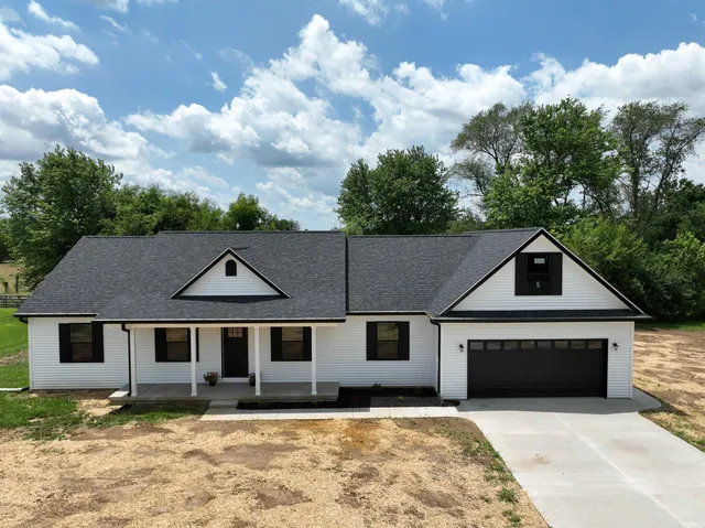 $290,000 | 1405 Rosewood Drive, Washington, IN 47501