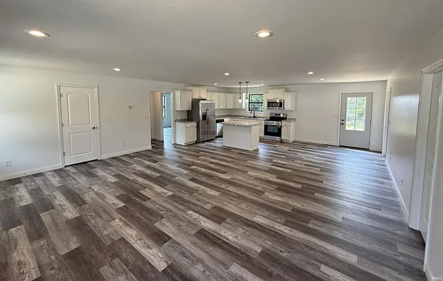 $290,000 | 1405 Rosewood Drive, Washington, IN 47501