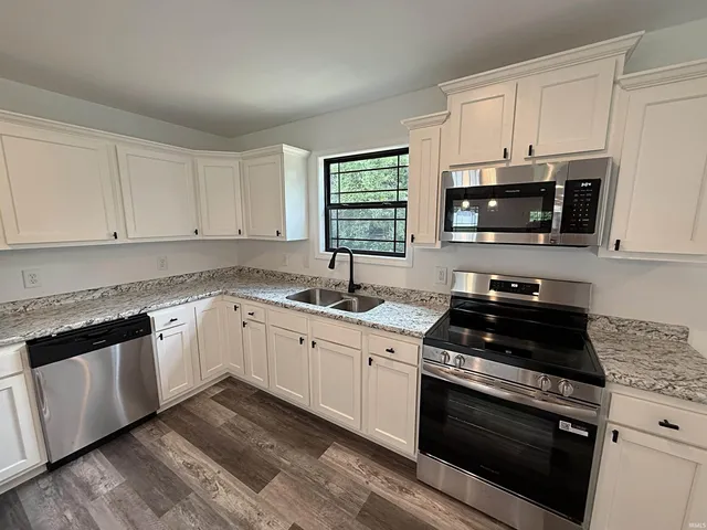 $290,000 | 1405 Rosewood Drive, Washington, IN 47501